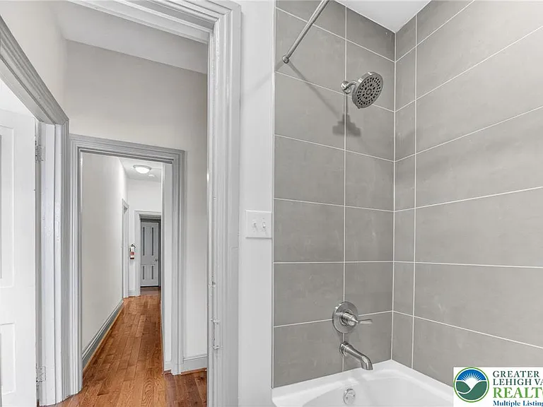 401 W Broad St — Photo 28