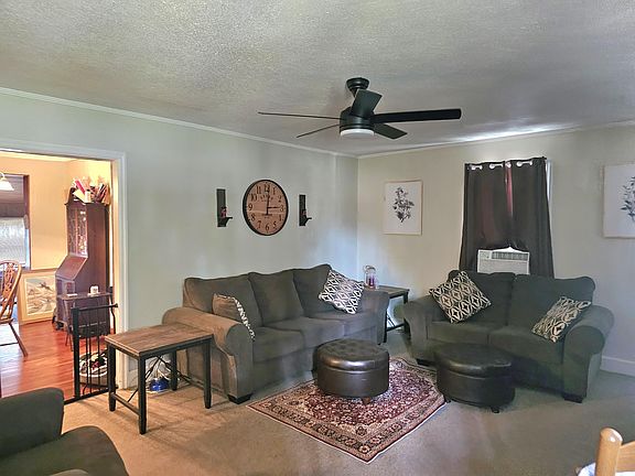 2nd image of 205 Forest Cir