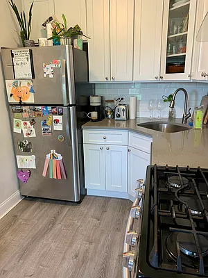 Rented by Halvatzis Realty | media 11