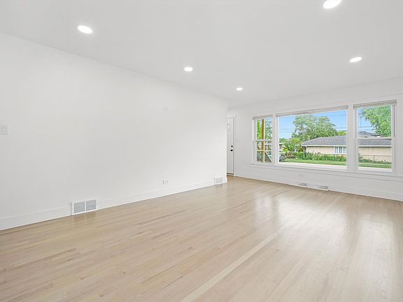5th image of 4221 W 107th St