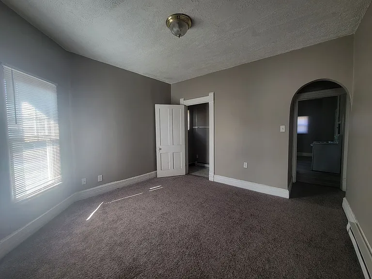 924 W 5th St — Photo 10