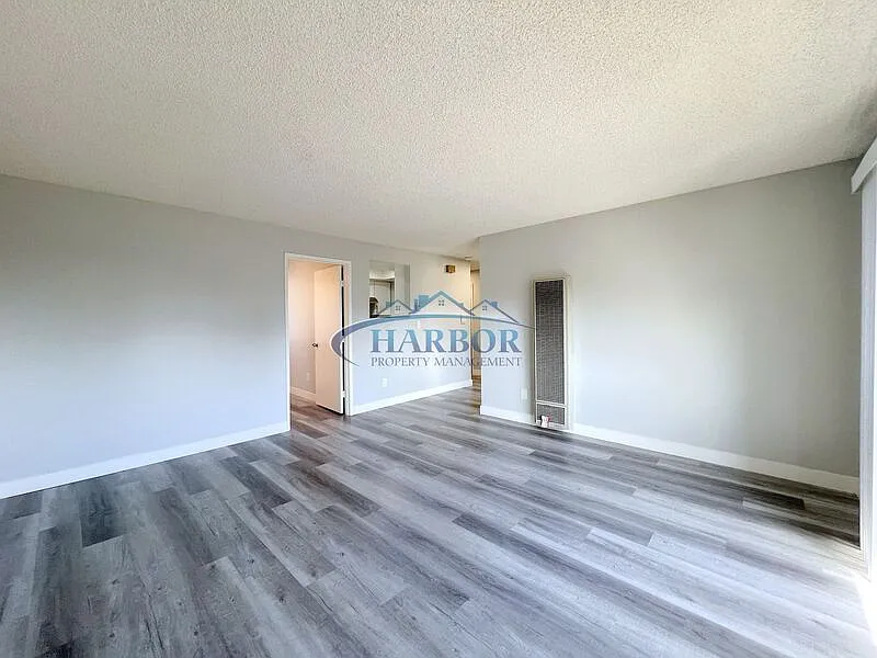 2 bed, 1.0 bath, $2,195 — Photo 2