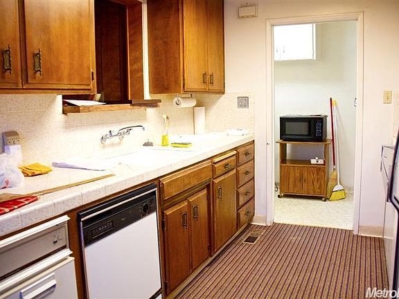 4th image of 1754 W Middlefield Ave