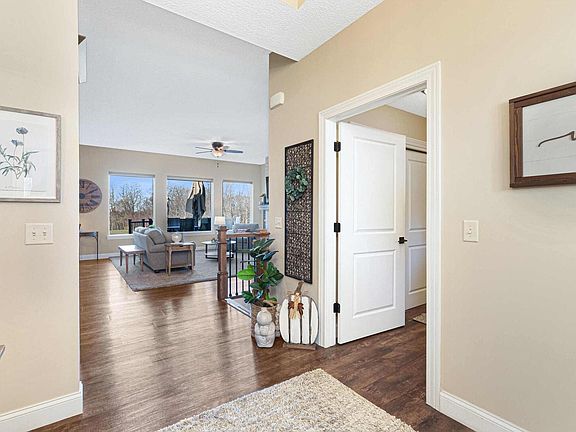 5th image of 3428 Meadow Cir E