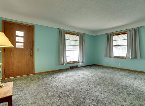 3rd image of 4001 Russell Ave N