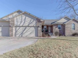 10233 W Pawnee Ct, Wichita, KS 67215