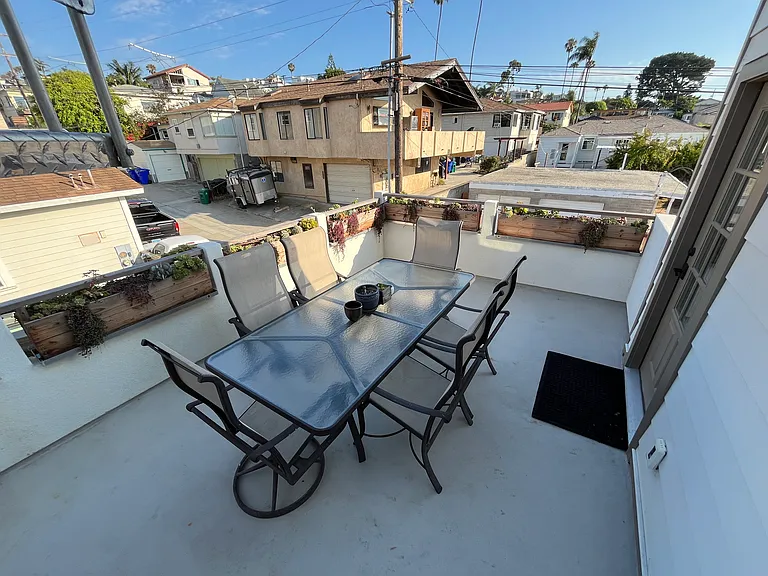 4649 Santa Monica Ave — Photo 16