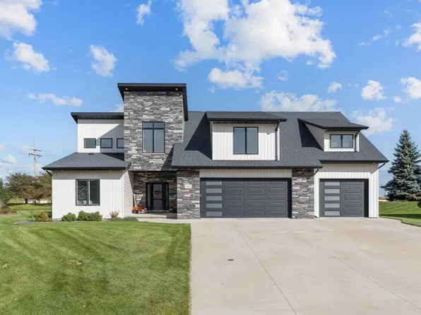 N8641 Winding Trail Dr, Menasha, WI 54952