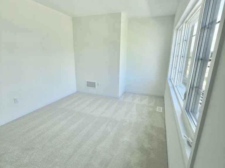 165 Wilmot Rd — Photo 18