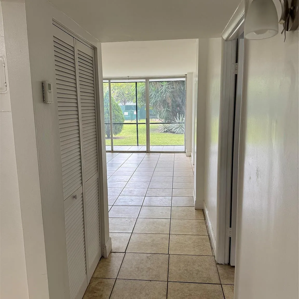 115 Royal Park Dr — Photo 4