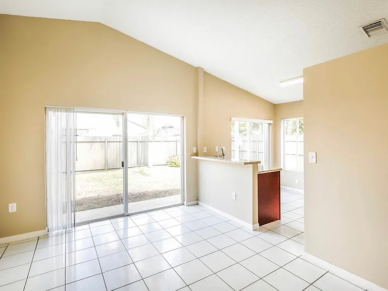14232 SW 177th Ter — Photo 4