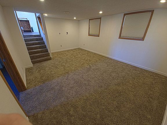 3rd image of 87 N Harmon Dr