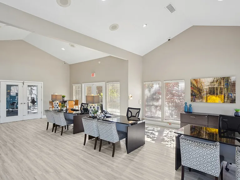 Davenport Apartments — Photo 10