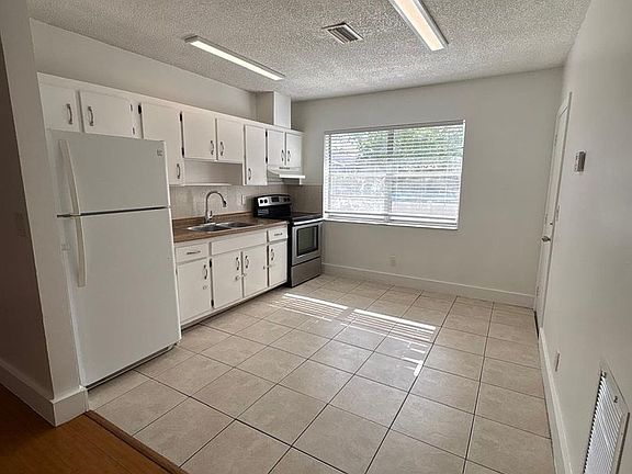 4th image of 1984 SW 28th Ln #A