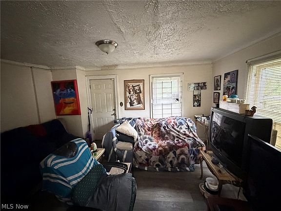 4th image of 1152 E 147th St