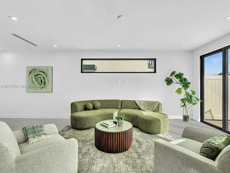 4640 SW 32nd Ave #D1 — Photo 8