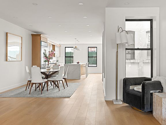 3rd image of 27 Van Dam St Floor 1