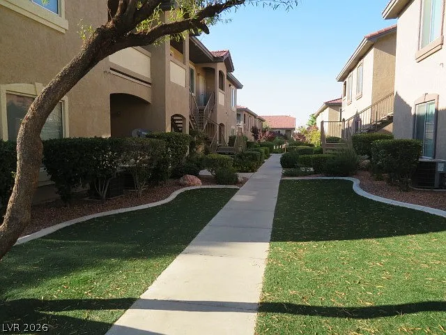 3 bed, 2.0 bath, 1224 sqft, $1,595 — Photo 2