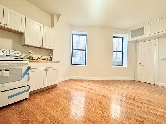 3rd image of 150 Haven Ave #T1