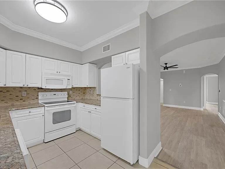 4172 Castilla Cir #101 — Photo 10