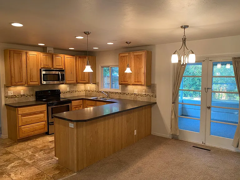 532 Sheldon Dr — Photo 1