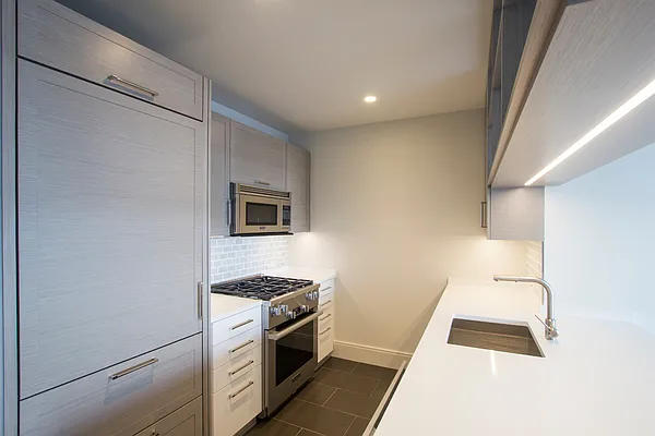 Rented by Extell Marketing Group LLC | media 2