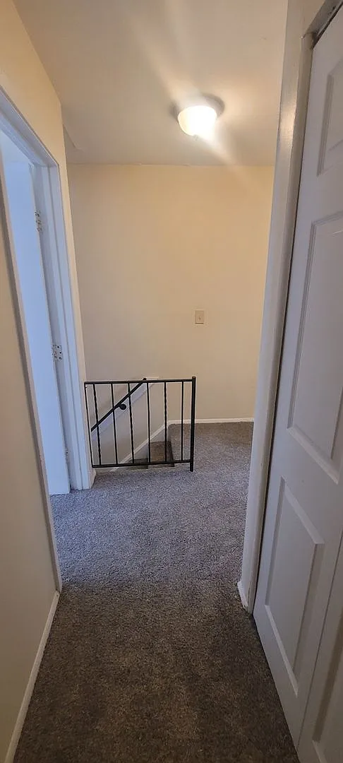 570 Town and Country Apartments — Photo 1
