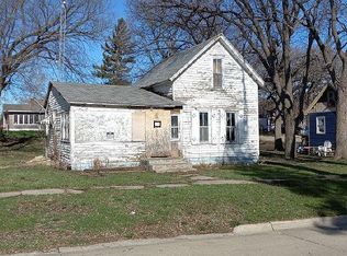 312 3rd St NW, Hampton, IA 50441