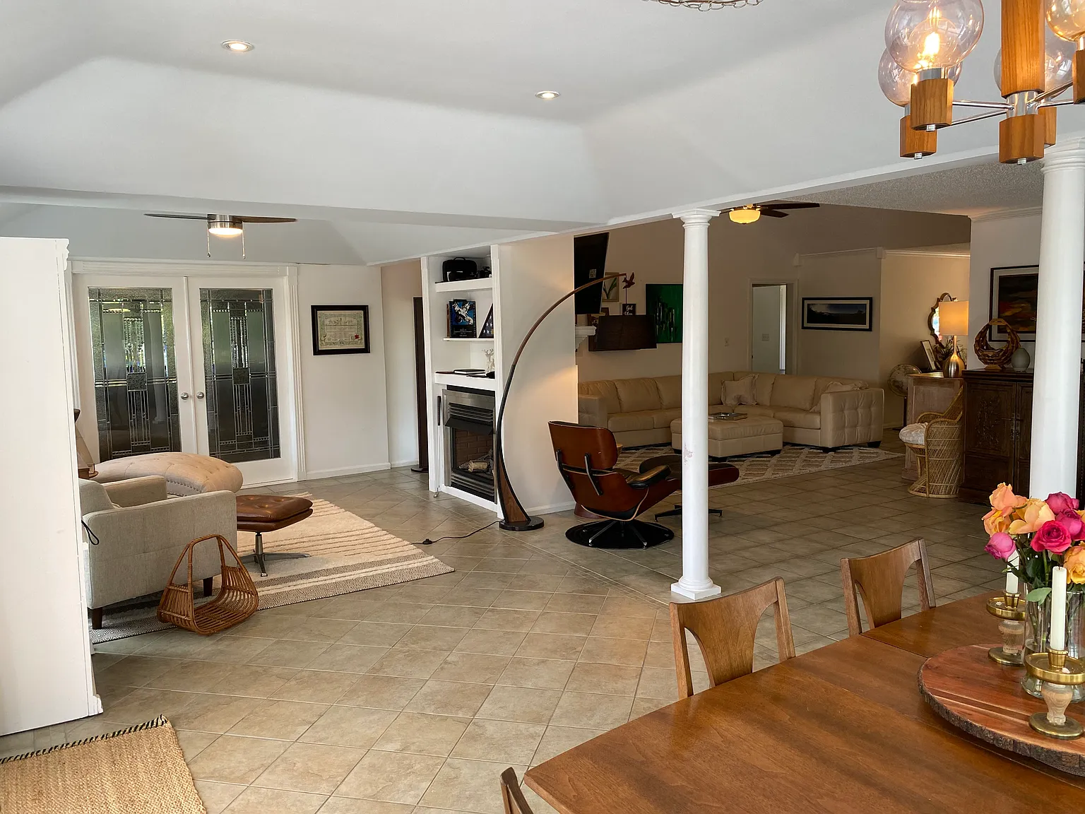 4 bed, 2.5 bath, 2366 sqft, $3,400 — Photo 2