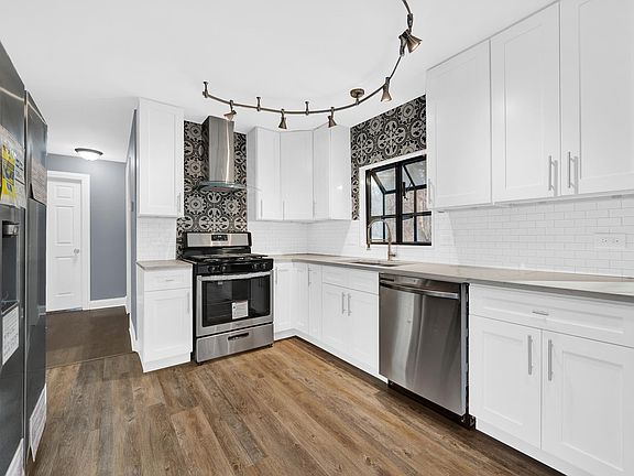 3rd image of 106 Indianwood Dr
