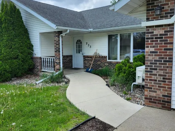 233 6th St SE, Waukon, IA 52172