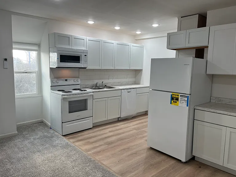 7 E Church St #4 — Photo 4