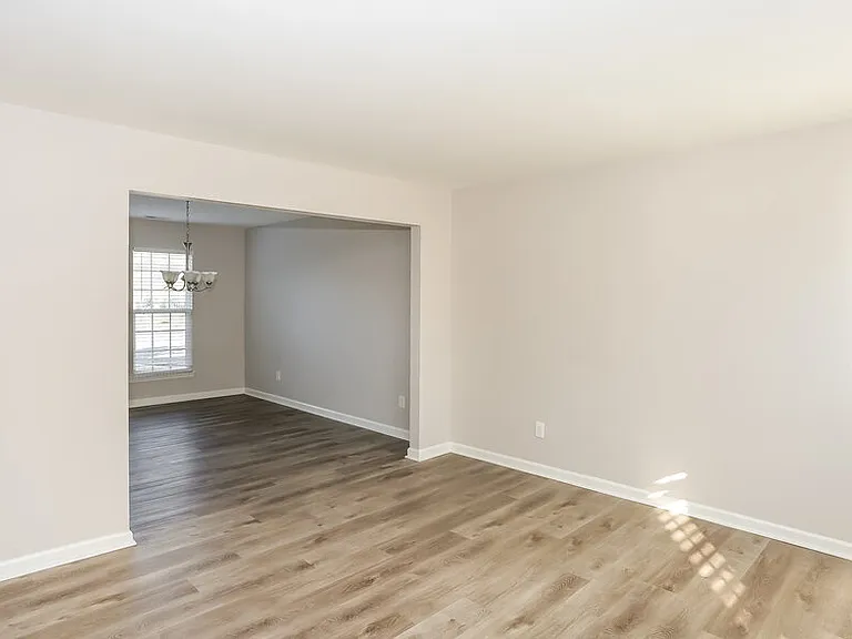 14219 Riding Hill Ave — Photo 4