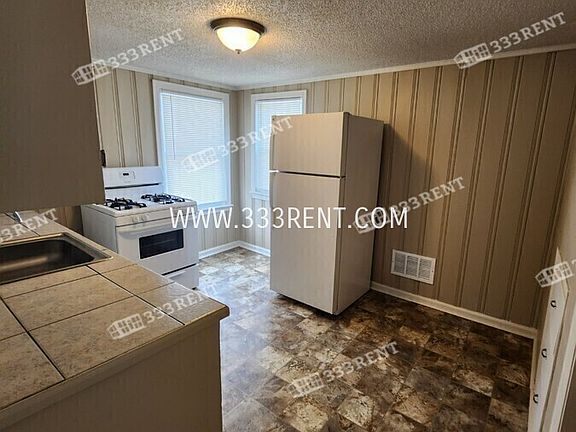 3rd image of 2911 W 43rd Ave #A