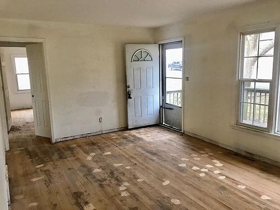 3rd image of 13501 Applewood Dr