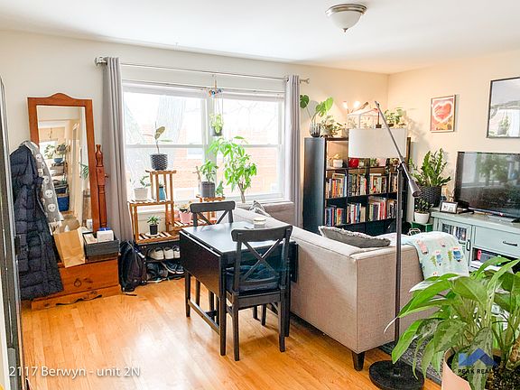 3rd image of 2103-23 W Berwyn Ave #1017145