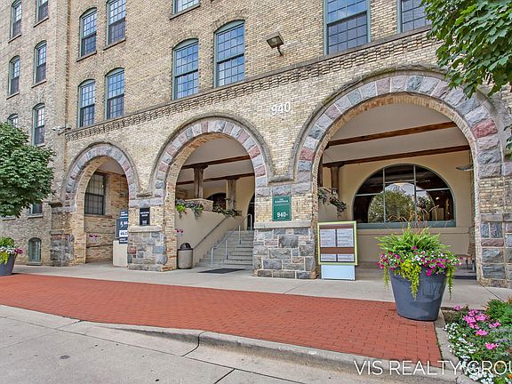 2nd image of 940 Monroe Ave NW Unit 546