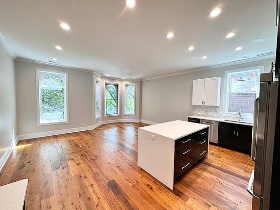 4th image of 930 N Wolcott Ave #3