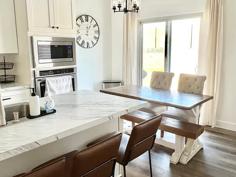 7719 Coldwater Dr — Photo 2