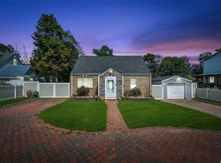 4 McGrath St, Central Islip, NY 11722