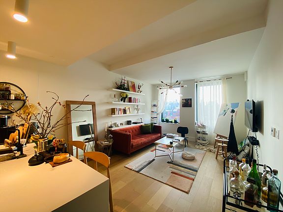 3rd image of 2218 Jackson Ave #818