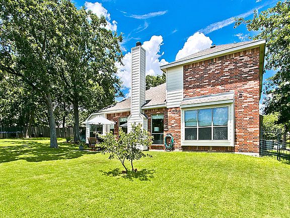 5th image of 3215 Hidden Springs Dr