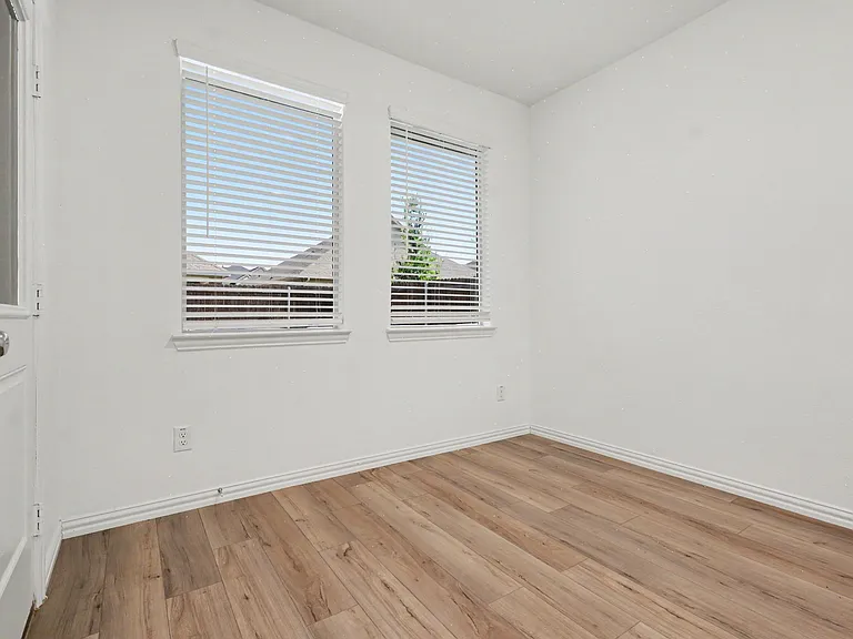 1118 Mahogany Ln — Photo 17