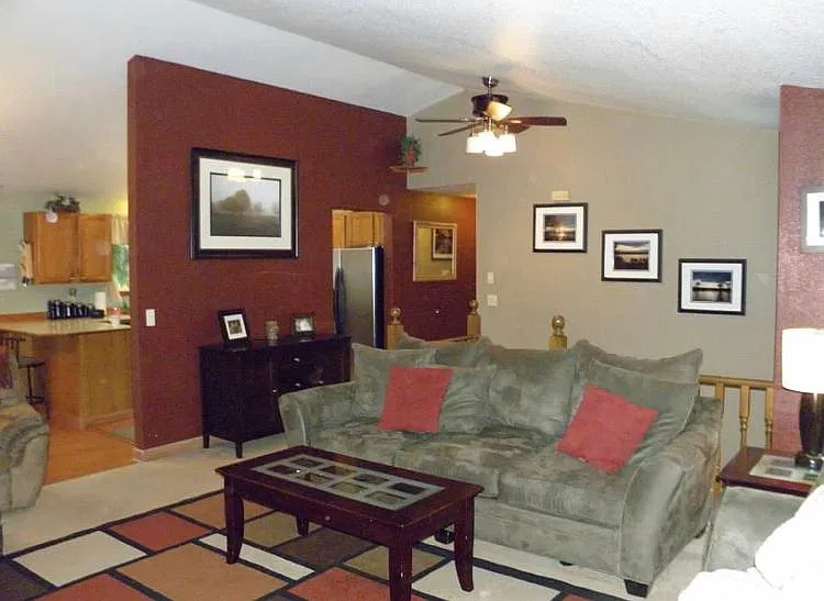 9419 Saint Johns Pl NE — Photo 3