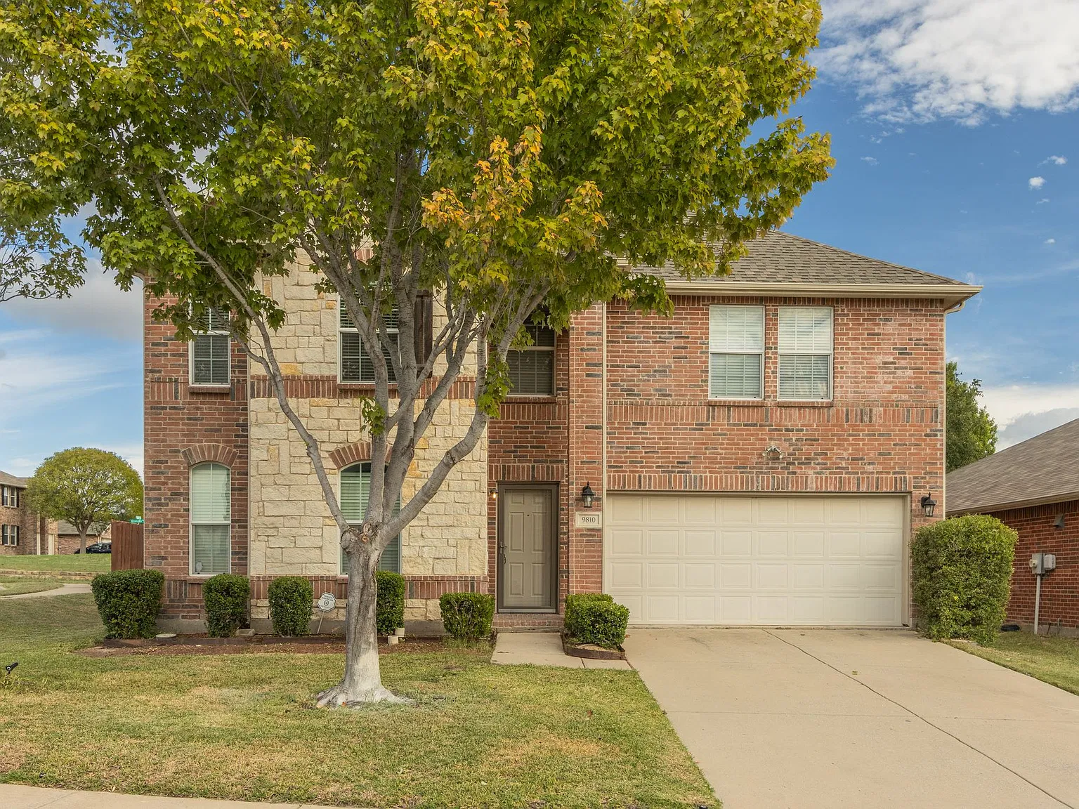 4 bed, 2.5 bath, 2632 sqft, $2,595 — Photo 1