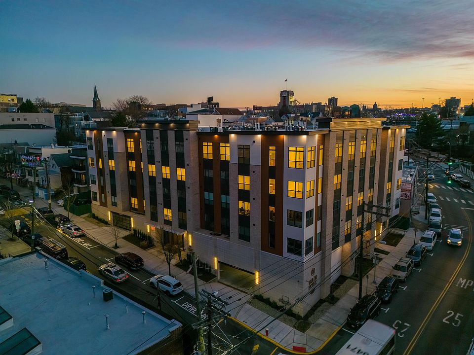 1st image of 649 38th St #412