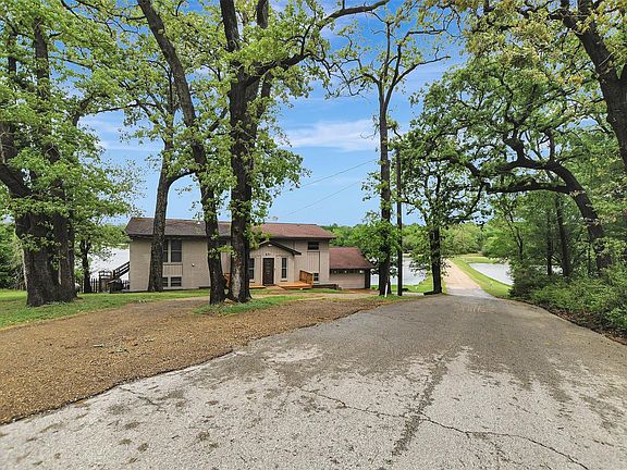4th image of 571 Lakeview Cir
