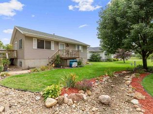 2400 Stewart Rd SE, Cedar Rapids, IA 52403