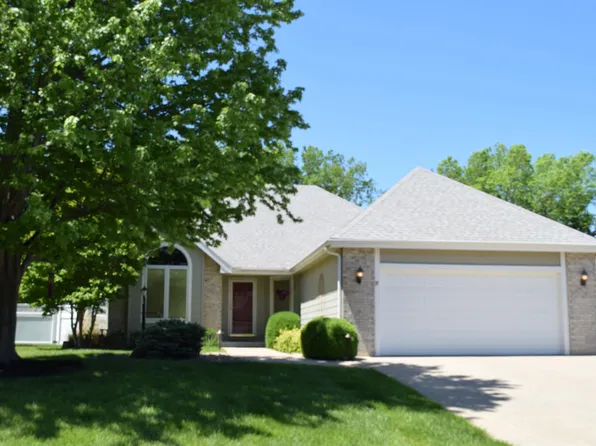 3637 SW Spring Hill Dr, Topeka, KS 66614
