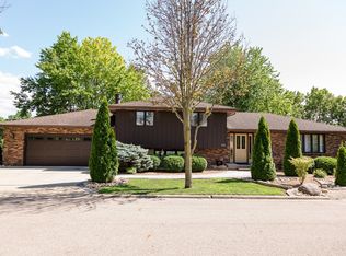 808 6th St, Peru, IL 61354